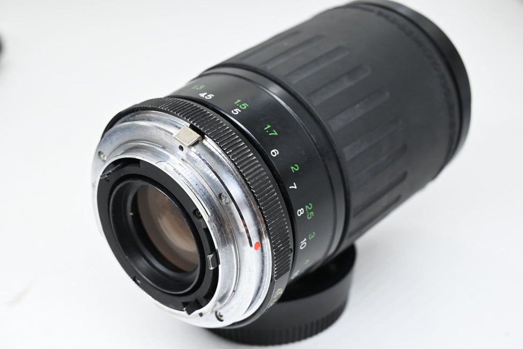Vivitar 70-210mm f/4.5-5.6 Macro Focusing Zoom X Yashica
