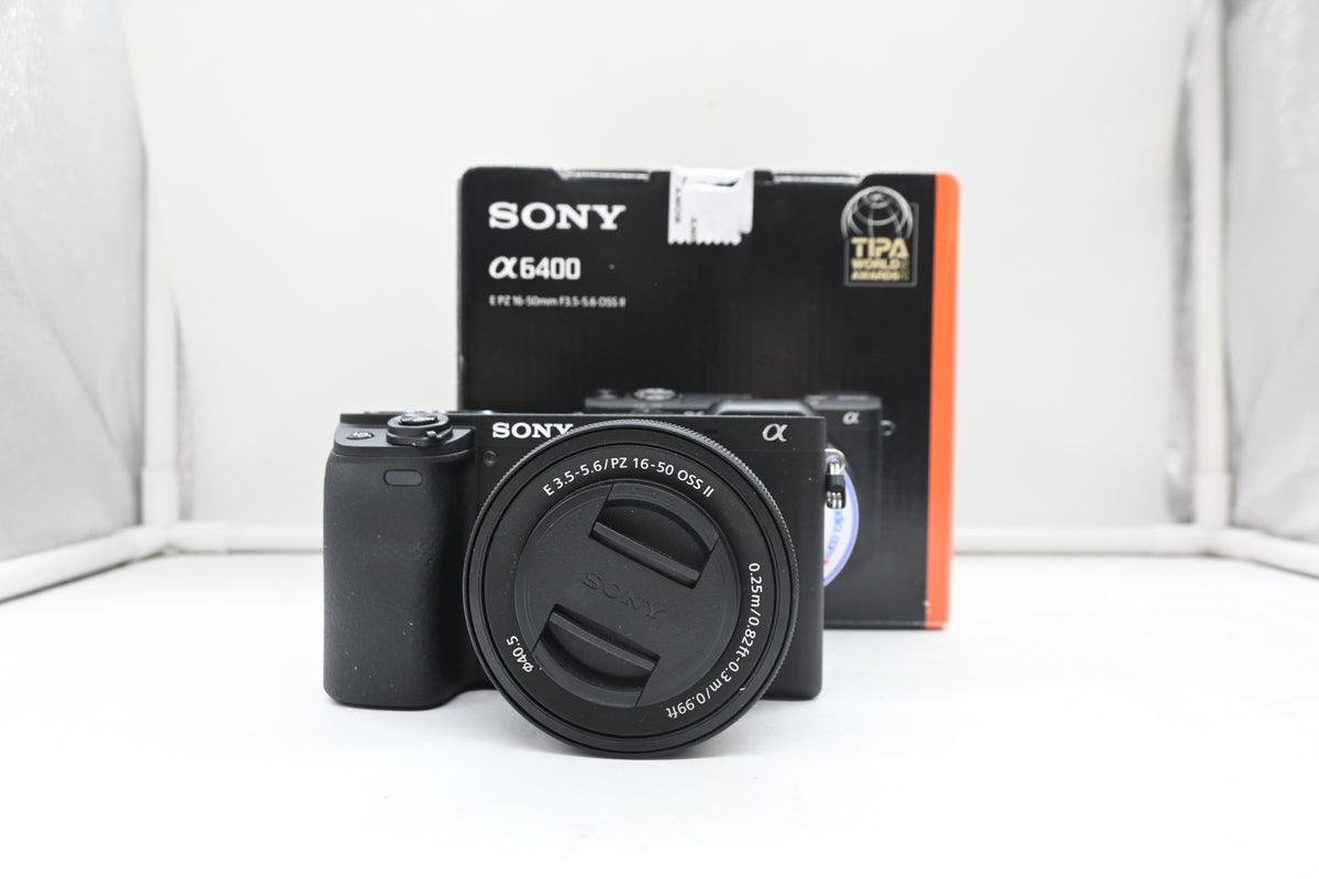 Sony ALPHA 6400 + 16-50mm f/3.5-5.6 II