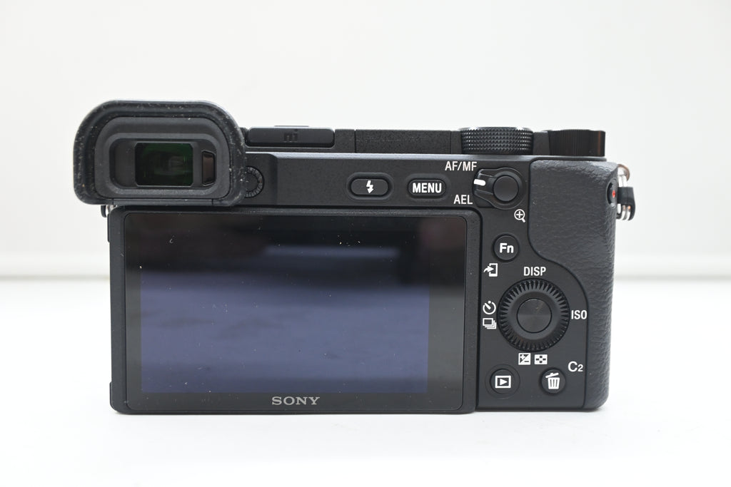 Sony ALPHA 6400 + 16-50mm f/3.5-5.6 II