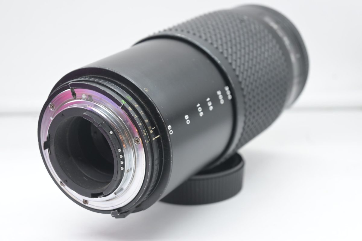 Tokina 60-300mm f/4.5-5.6 x Nikon F