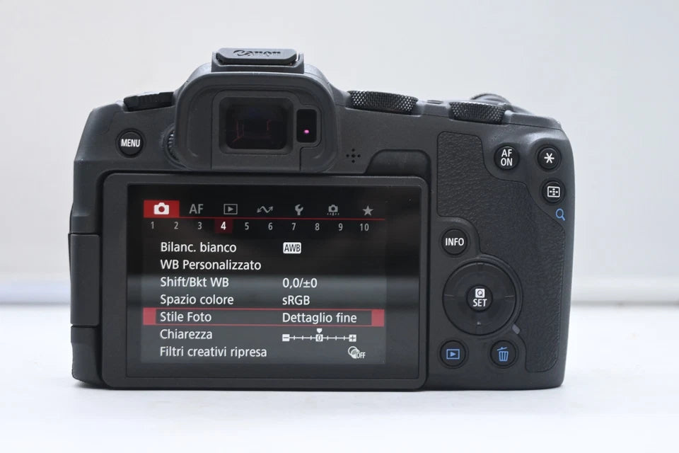 CANON EOS R8