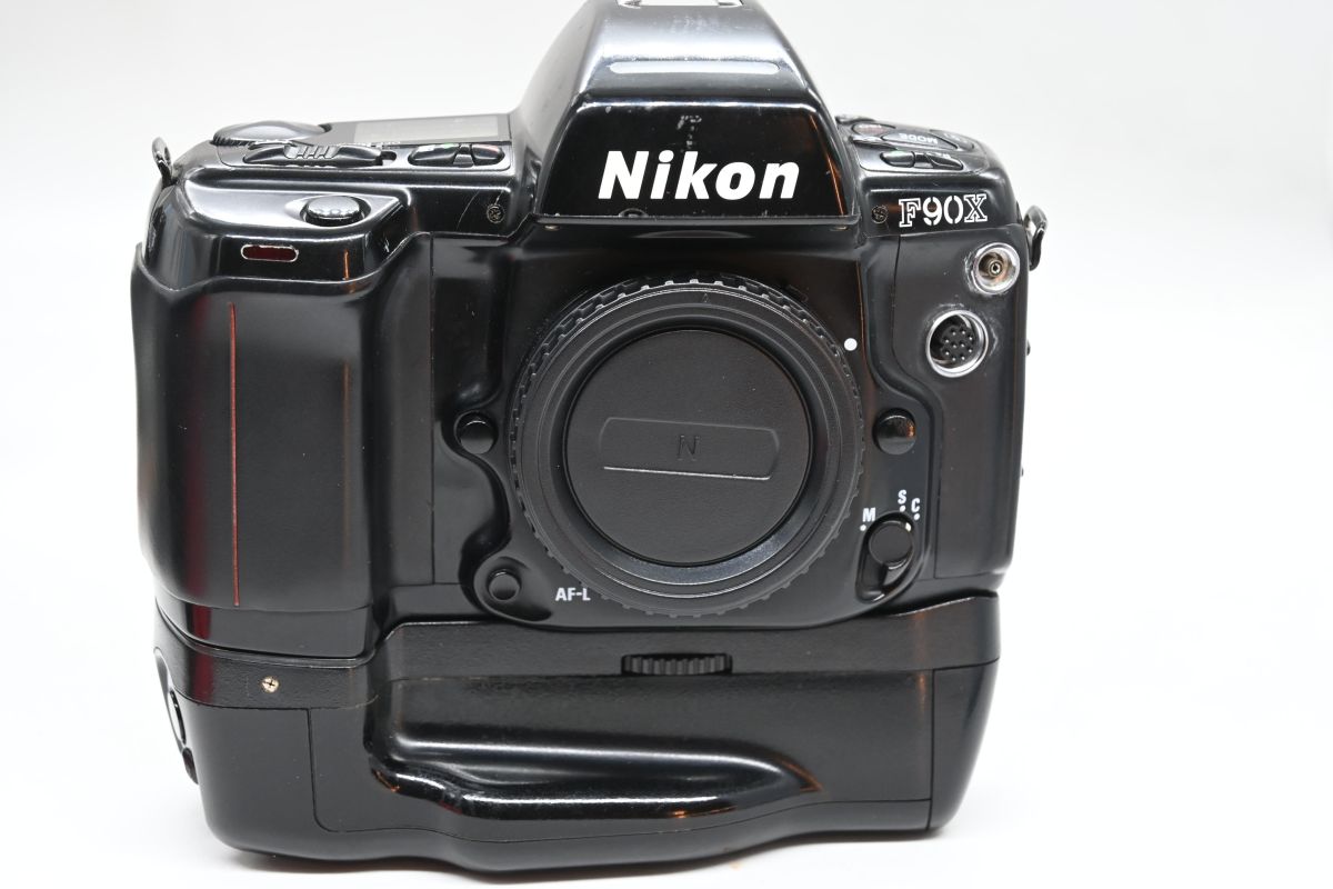 Nikon F90X + Impugnatura MB-10