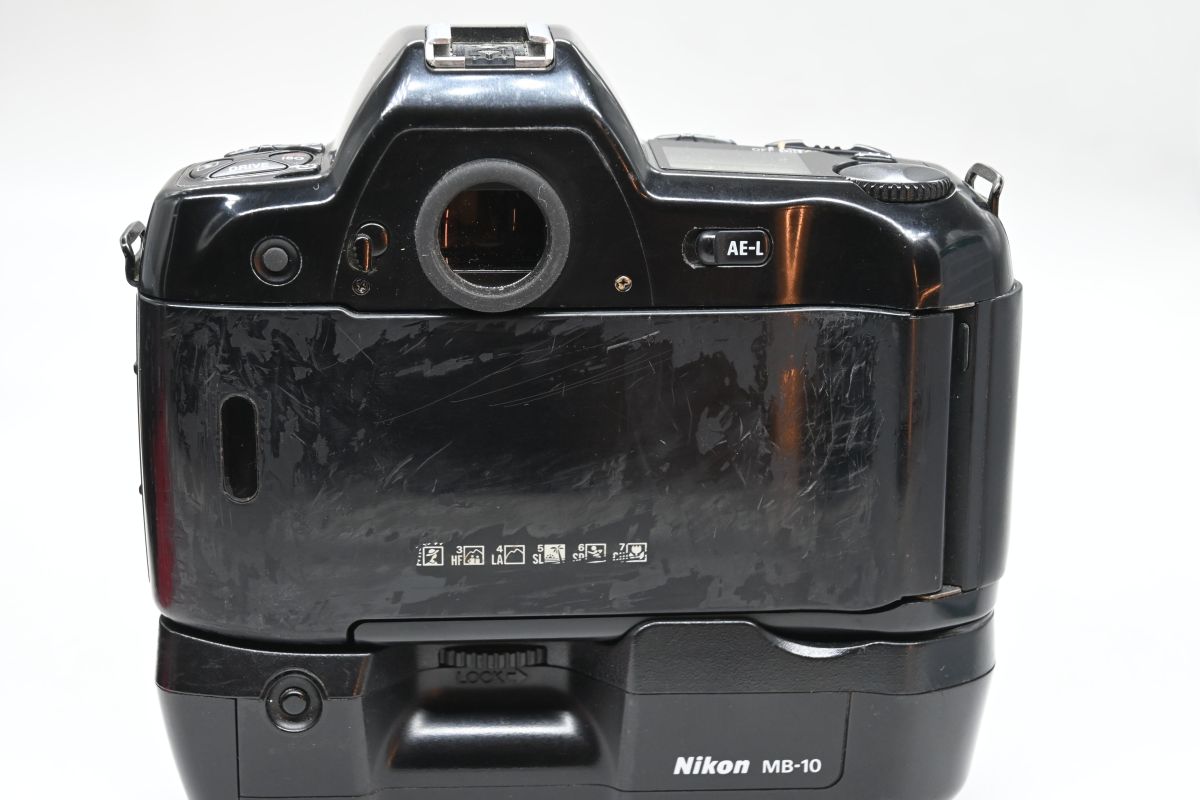 Nikon F90X + Impugnatura MB-10