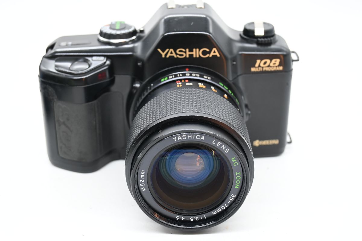 Yashica 108 MC Zoom 35-70