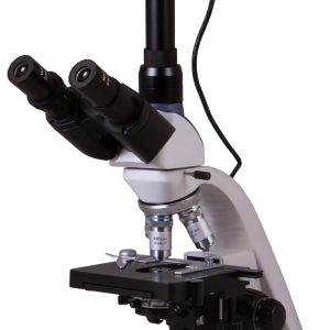Microscopio trinoculare digitale Levenhuk MED D10T