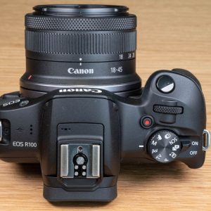 Canon Eos R100 + RF-S 18-45MM F4.5-6.3 IS STM – Garanzia Canon Italia