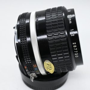 Nikon 35mm f/2 AIS