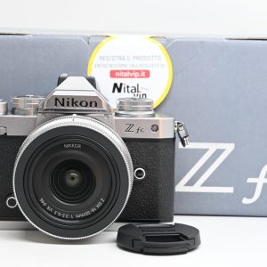 Nikon Z fc con 16/50