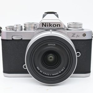 Nikon Z fc con 16/50