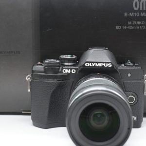 Olympus OM-D E-M10 Mark III con 12/50