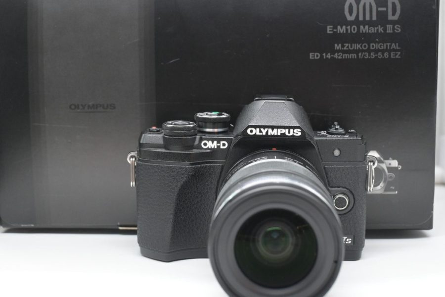 Olympus OM-D E-M10 Mark III con 12/50