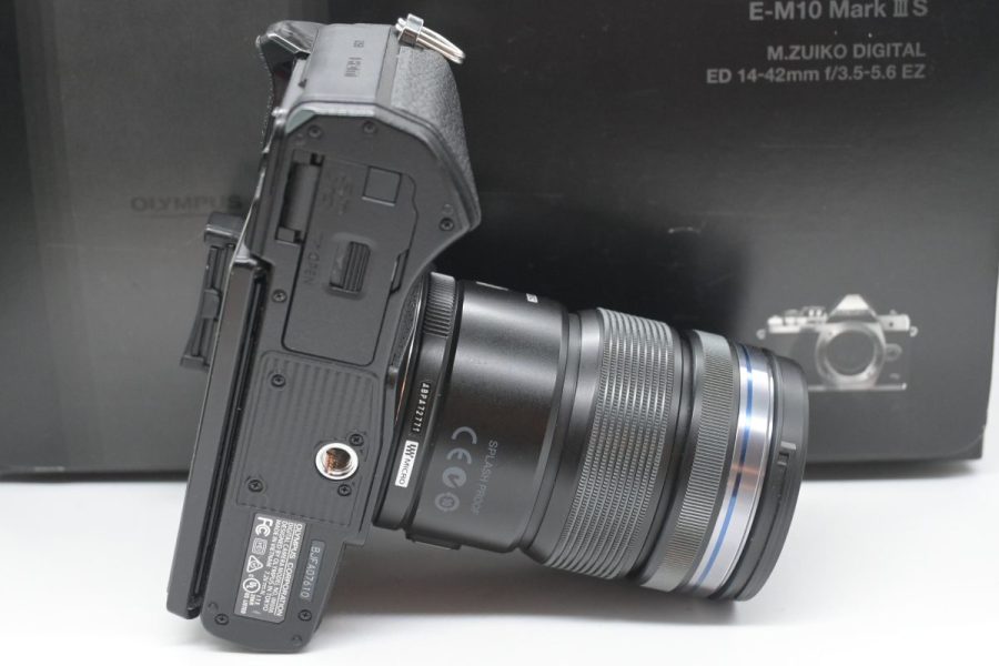 Olympus OM-D E-M10 Mark III con 12/50