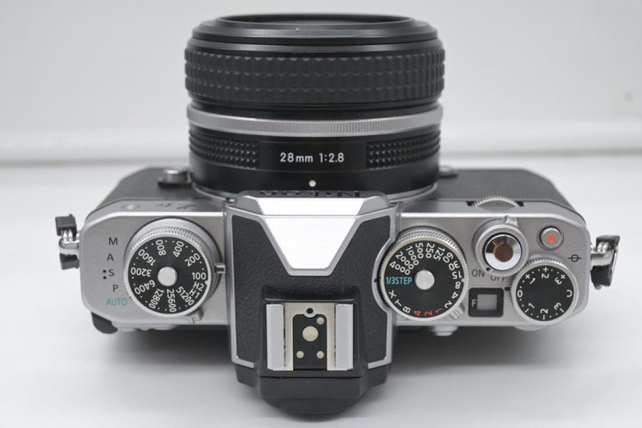 Nikon Z FC con 28