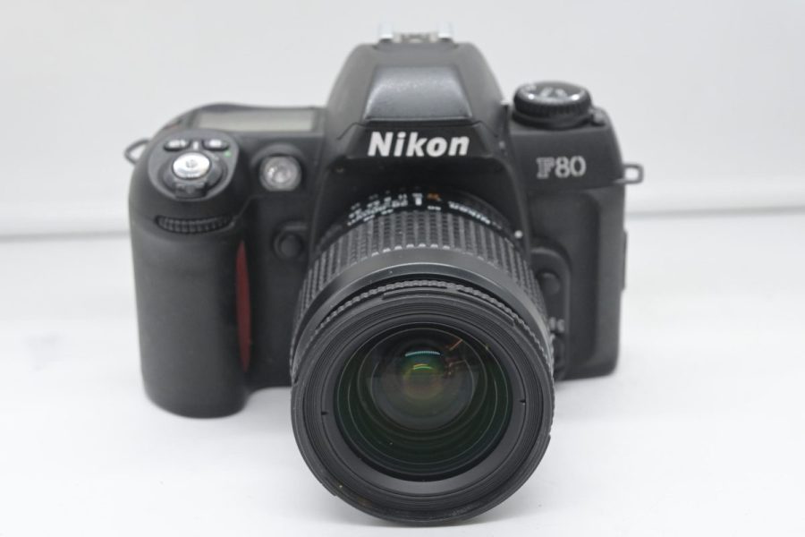Nikon F80 con 28/80