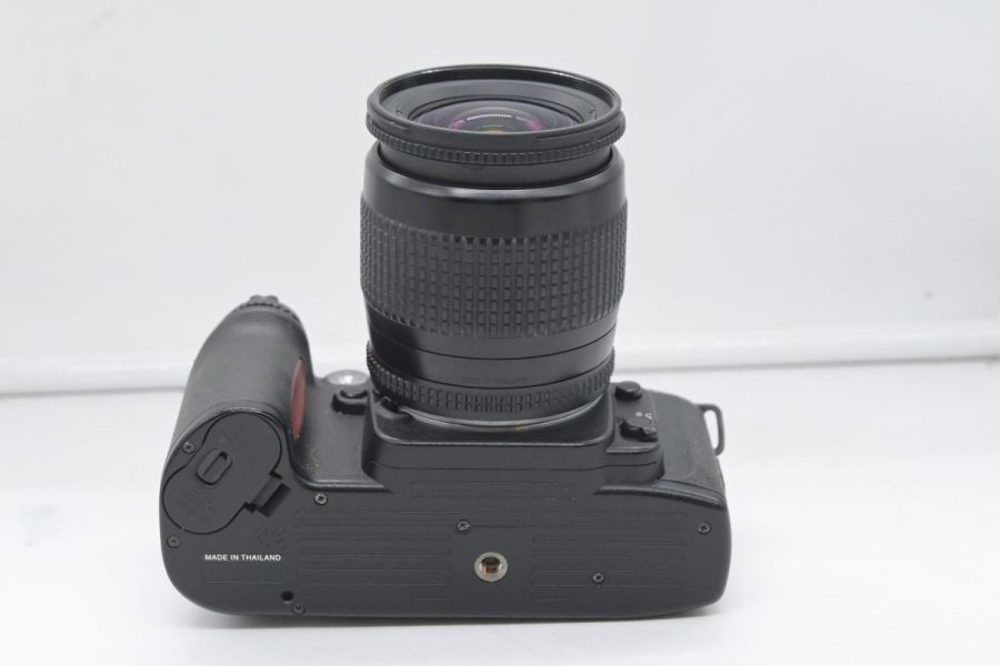 Nikon F80 con 28/80