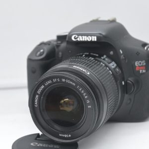 Canon EOS Rebel T3i con 18/55