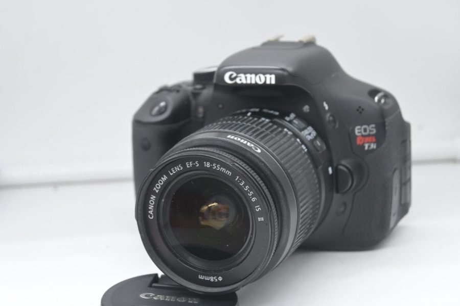 Canon EOS Rebel T3i con 18/55