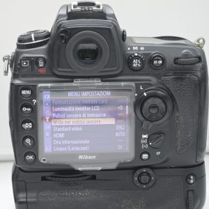 Nikon D700 con MB-D10