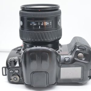 Minolta Dynax 800si con 24-85mm