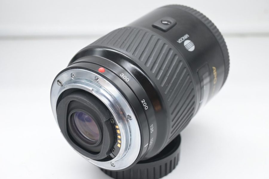 Minolta AF 100-500mm f/4.5-6.7 APO - Attacco Sony A