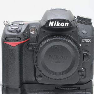 Nikon D7000 + Impugnatura