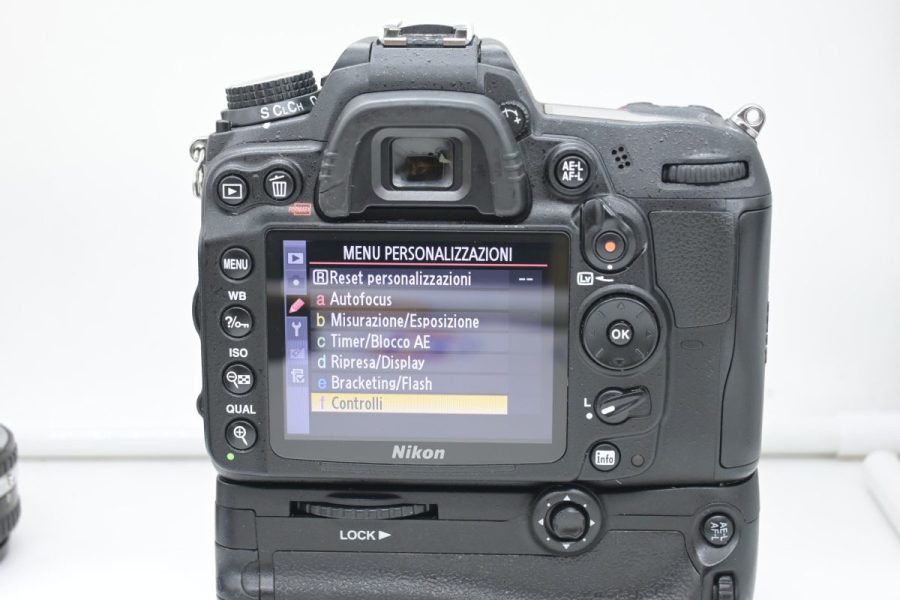 Nikon D7000 + Impugnatura