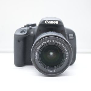 Canon 700D con 18-55mm
